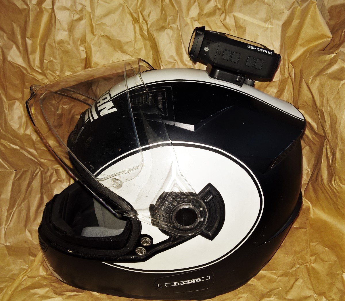 Helm - Seite mit Kamera 